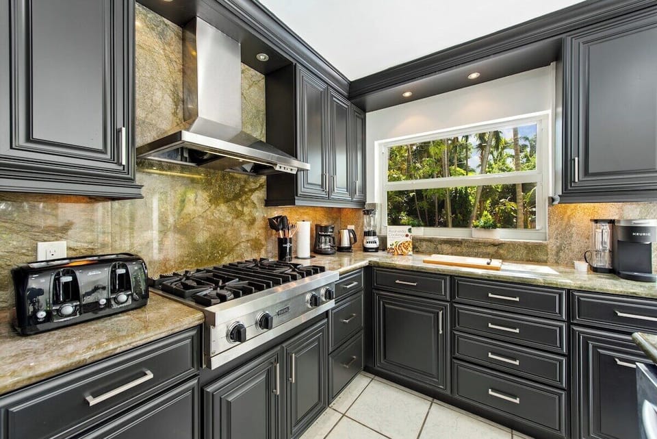 Fully equipped and fully stocked, ready to fulfil all your cooking and dining needs.