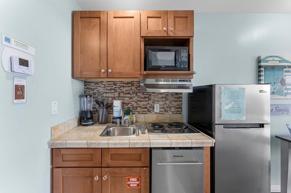 7-web-or-mls-15100 Front Beach Rd 613-12