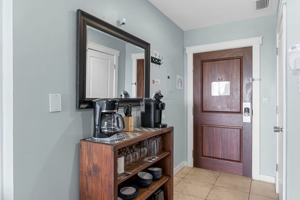 6-web-or-mls-15100 Front Beach Rd 613-11