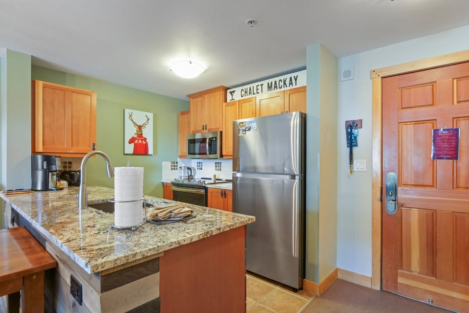 Indoors, Floor, Flooring, Appliance, Microwave