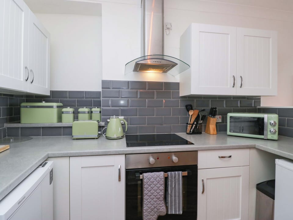 Cookware/dishes/utensils