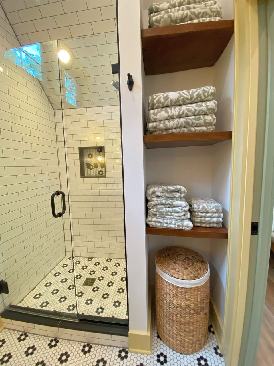 Shower and shelves with linens