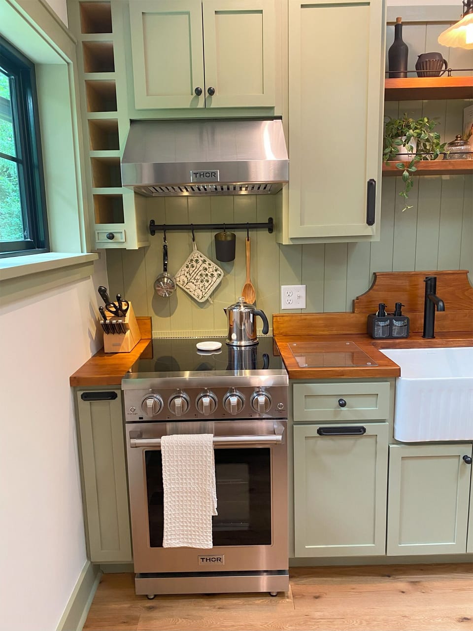 Electric stove and oven.
