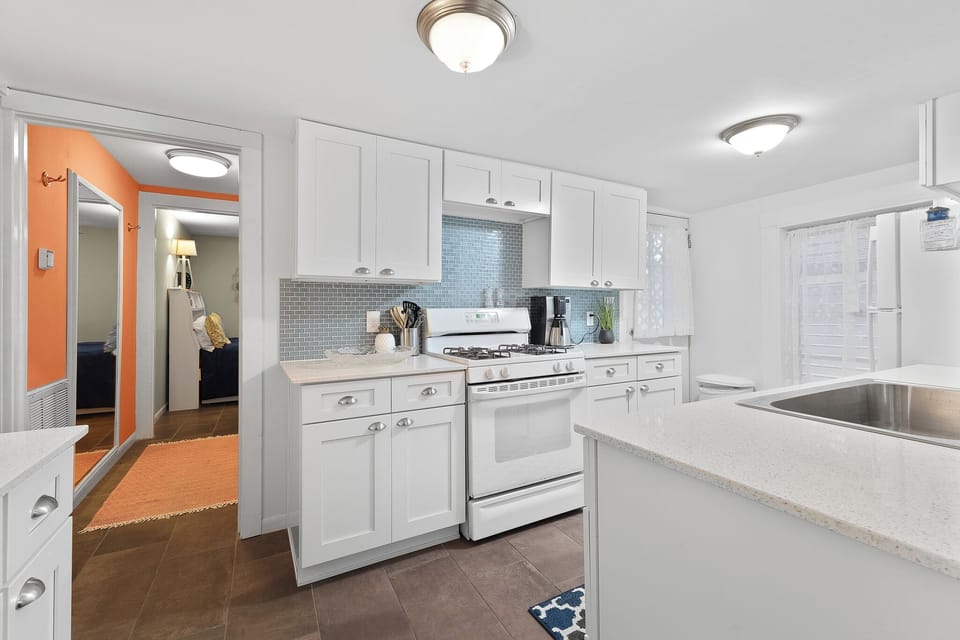 Fully equipped kitchen with gas range