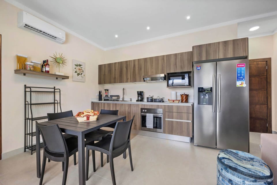 Apartment, Patio, Mountain View | Dining room