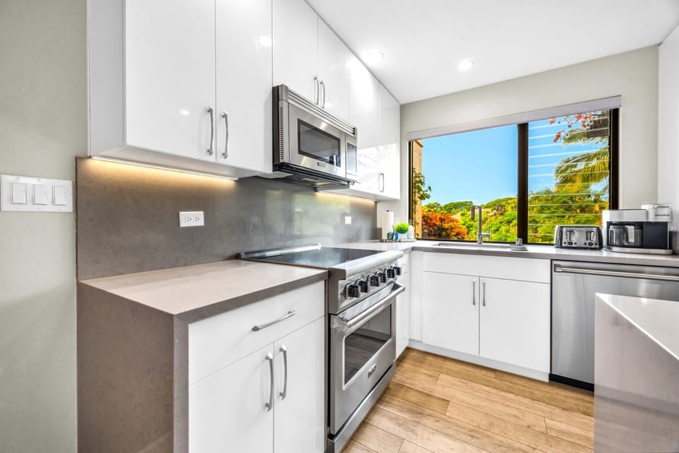 Villa, 1 Bedroom (Ocean Partial View, Sleeps 2(WKV-45C)) | Private kitchen | Microwave, oven, coffee/tea maker, electric kettle
