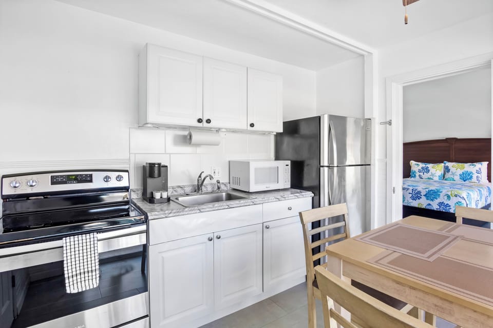 Family Studio Suite, 2 Queen Beds, Kitchen, Canal View | Private kitchen | Coffee/tea maker, mini-fridge, microwave