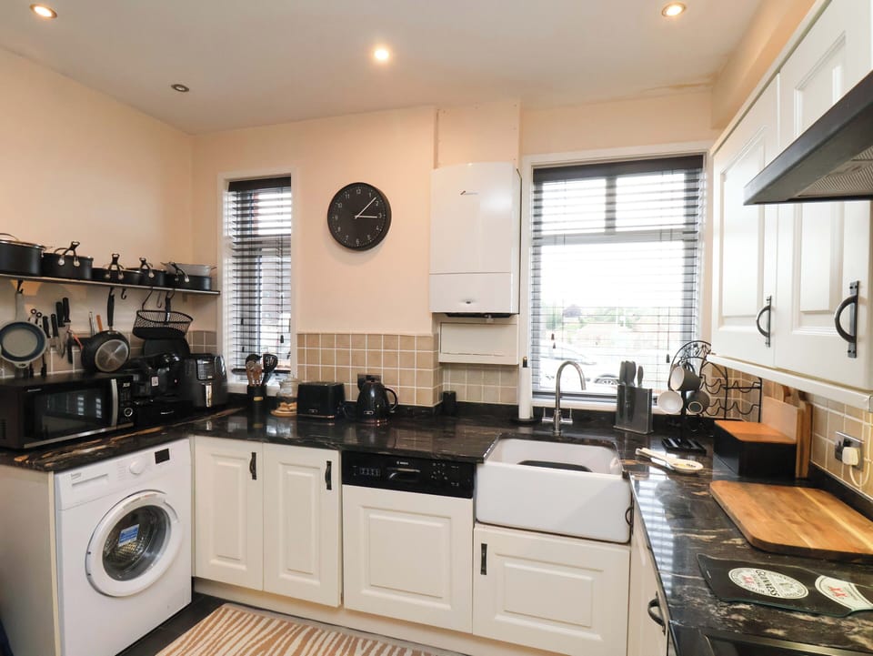 Dishwasher, cookware/dishes/utensils