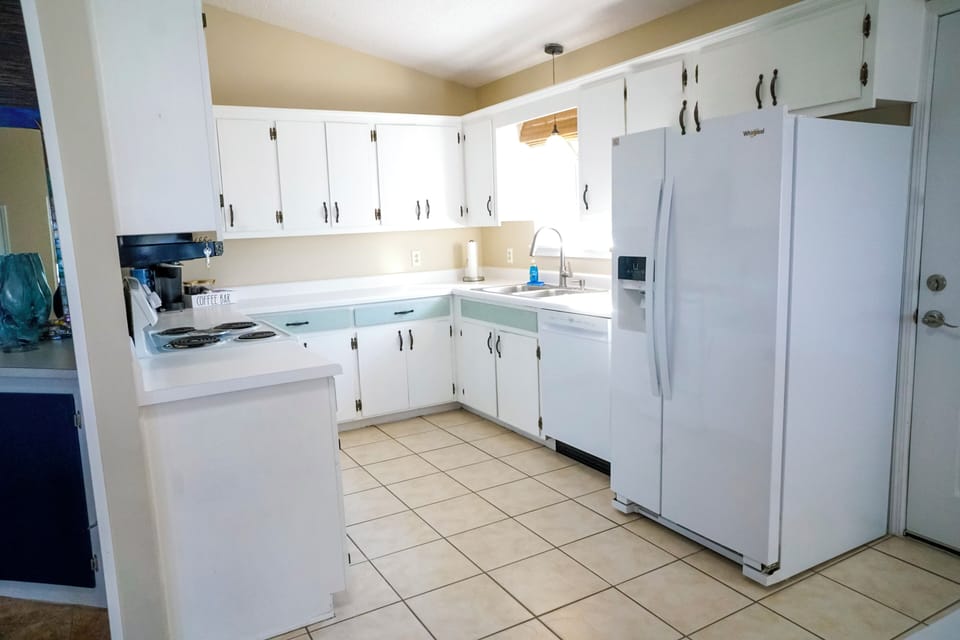 Kitchen with (Stove/Oven, Refrigerator, Dishwasher, Microwave and small appl's)