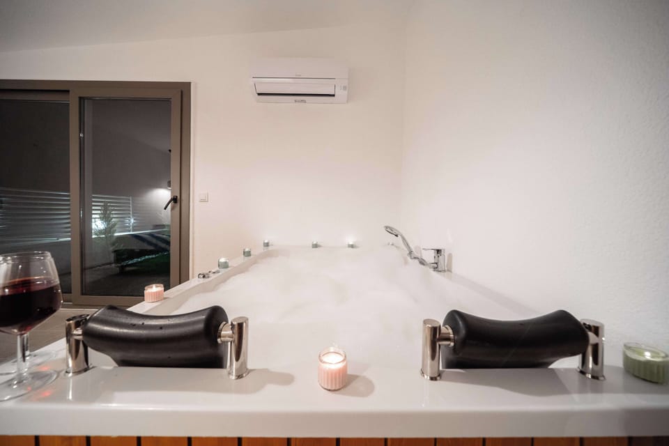 Jetted tub
