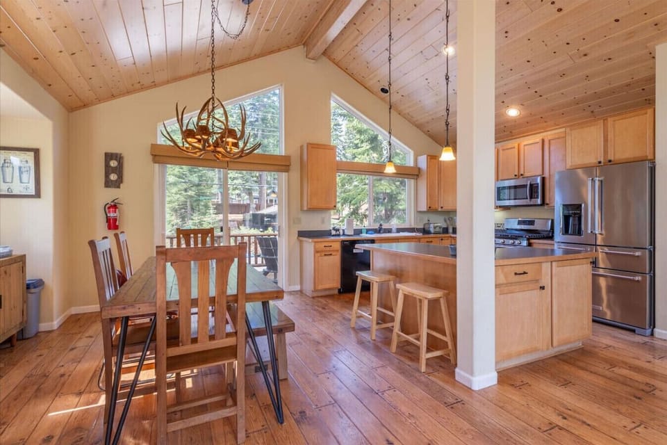 Open concept dining area and nicely appointed kitchen