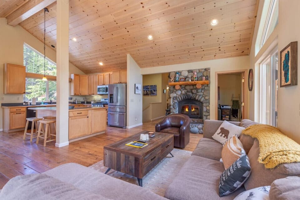 Open great room with vaulted ceilings, lots of natural light, river rock fireplace, large flat screen SmartTV.