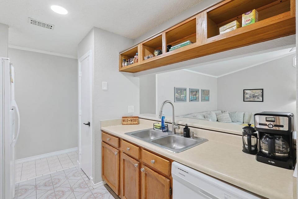 Full kitchen - fully stocked kitchen with appliances and cooking essentials.