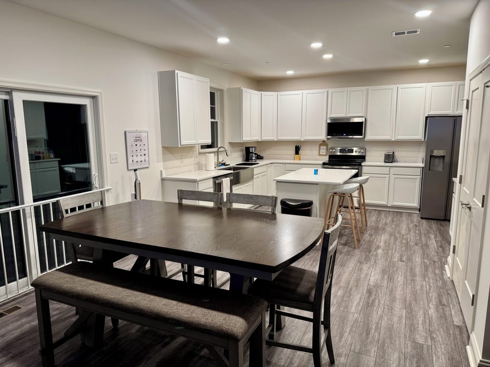 Open floor plan, kitchen