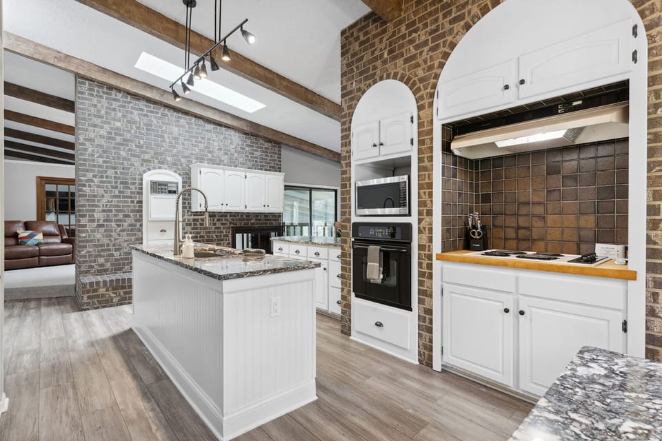 House (6 Bedrooms) | Property amenity