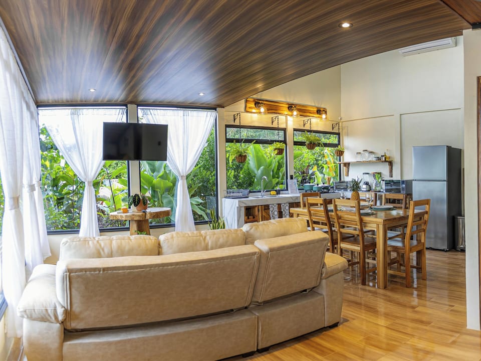 Cabin, City View, Mountainside | Living area