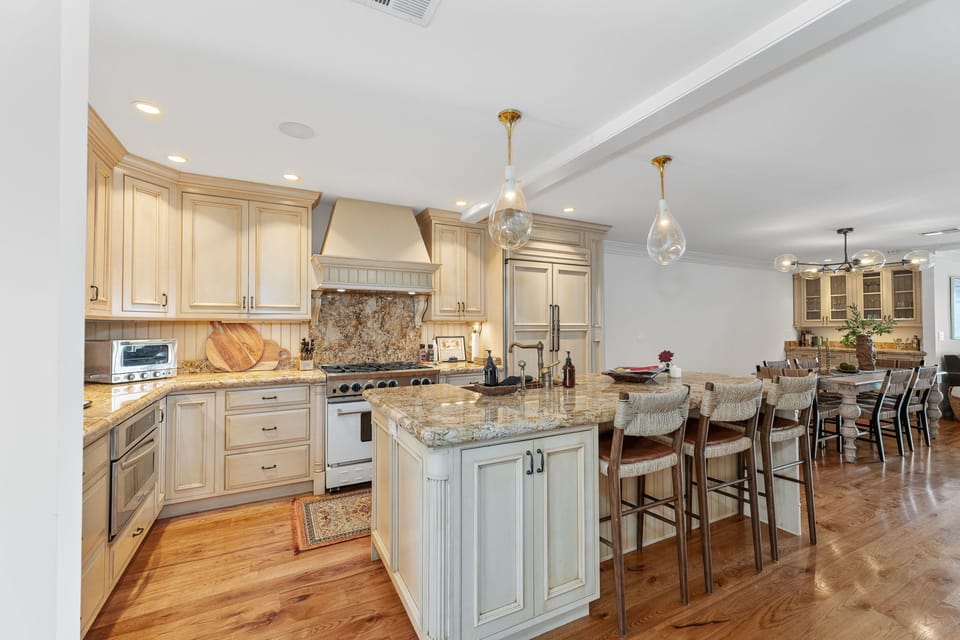 Gourmet kitchen