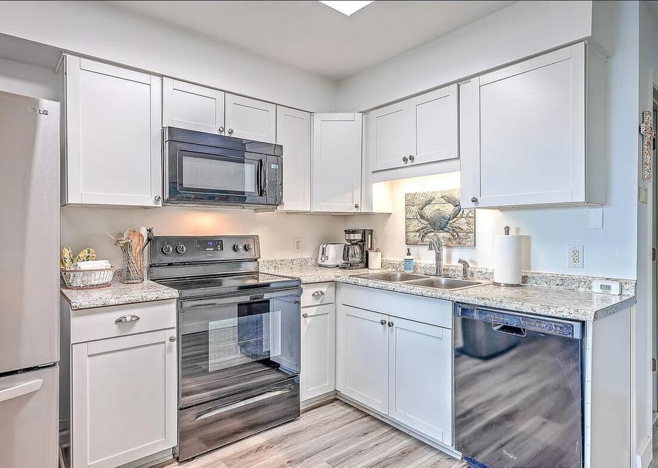 Kitchen || | 104A Oceanside Villas | Isle of Palms SC | IOP Escapes