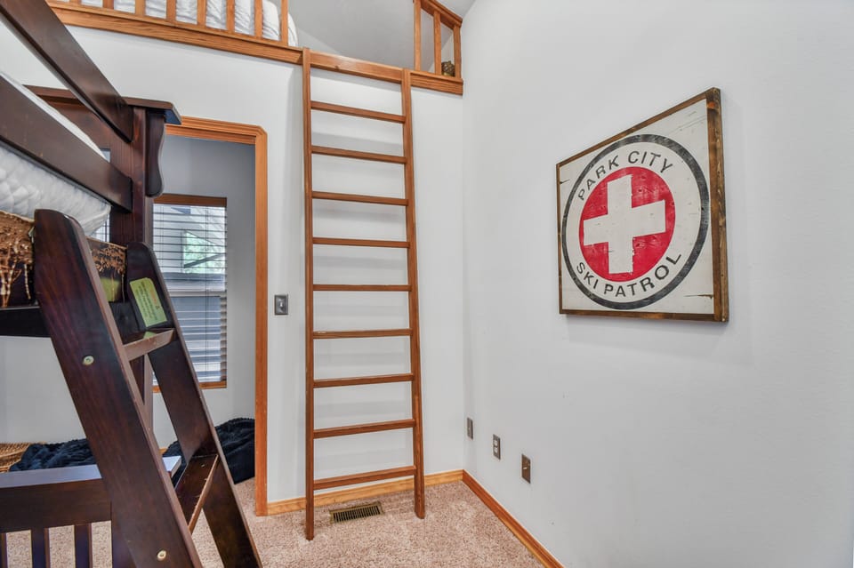 Luxury Townhome, Patio, Mountain View | Iron/ironing board, WiFi (free)