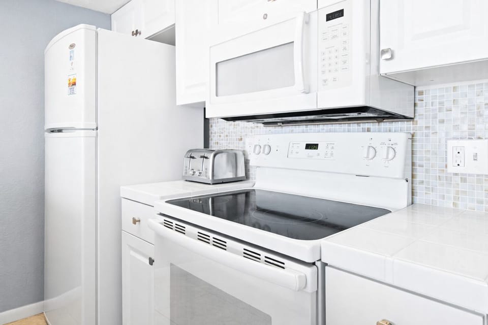Fully equipped kitchen with everything you need