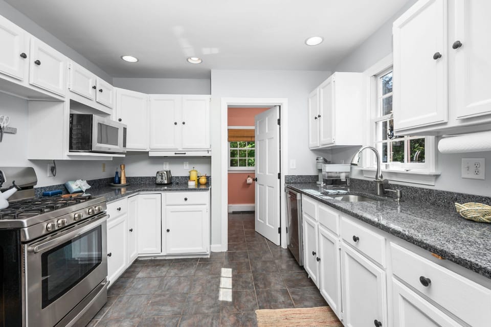 Fully equipped kitchen