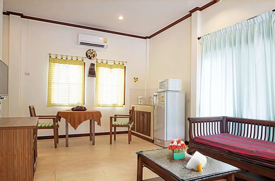 Family Studio Suite, Balcony, Garden View | Premium bedding, down comforters, desk, laptop workspace