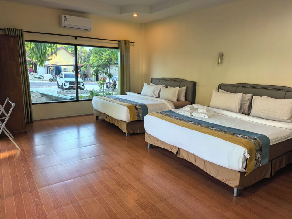 Family House, Multiple Beds, Ensuite, Garden View | Premium bedding, down comforters, desk, laptop workspace