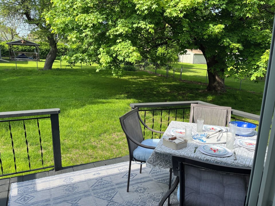 Outdoor dining