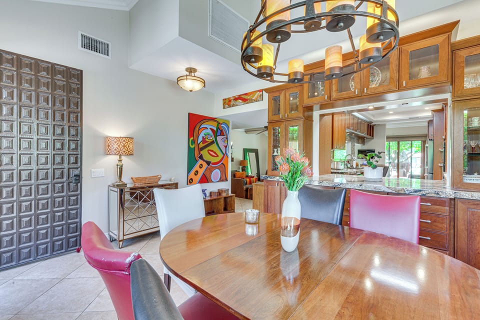 Dining Area | Dishware/Flatware Provided