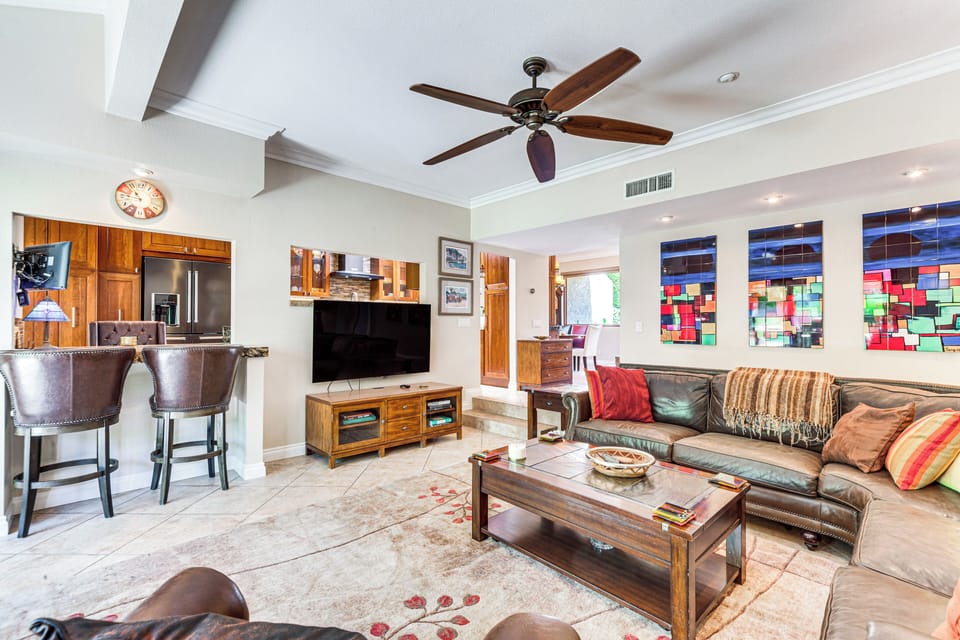 Living Room | 2 Steps | Free WiFi | Central Heating & A/C | Smart TV