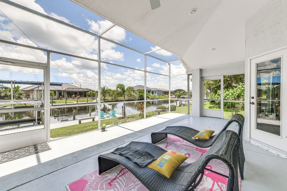 Lanai w/ Seating & Views