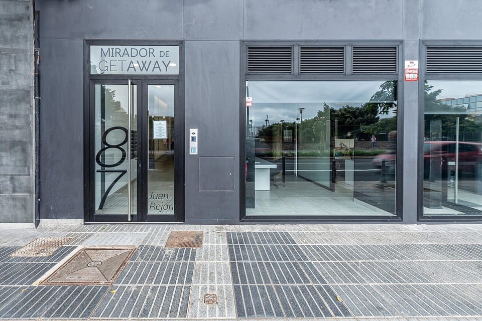 Entrance / Reception