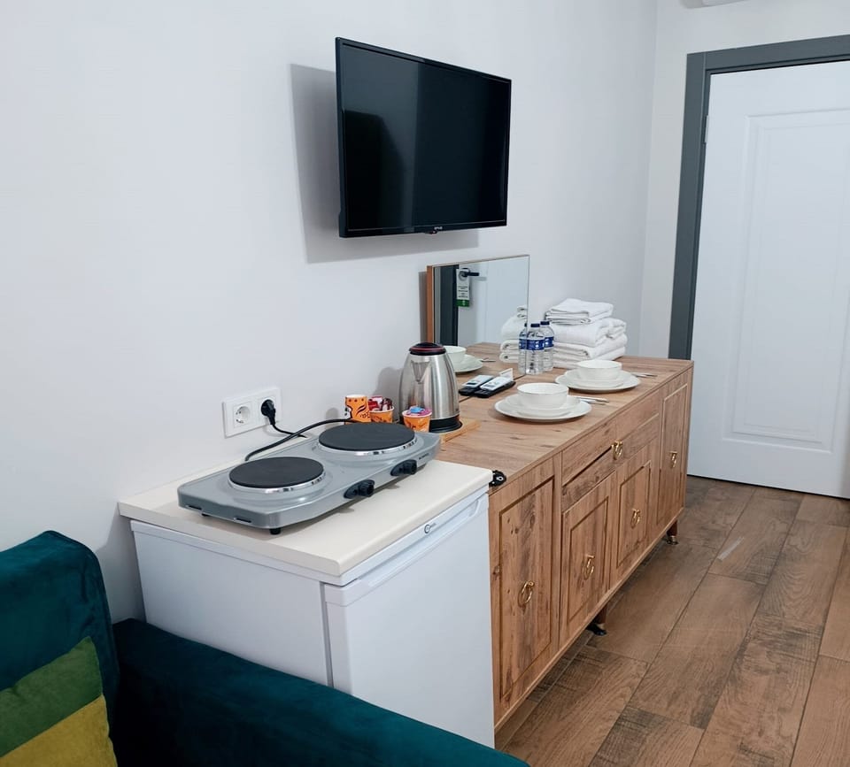 Double Room Kitchen Terrace | Private kitchen | Fridge, microwave