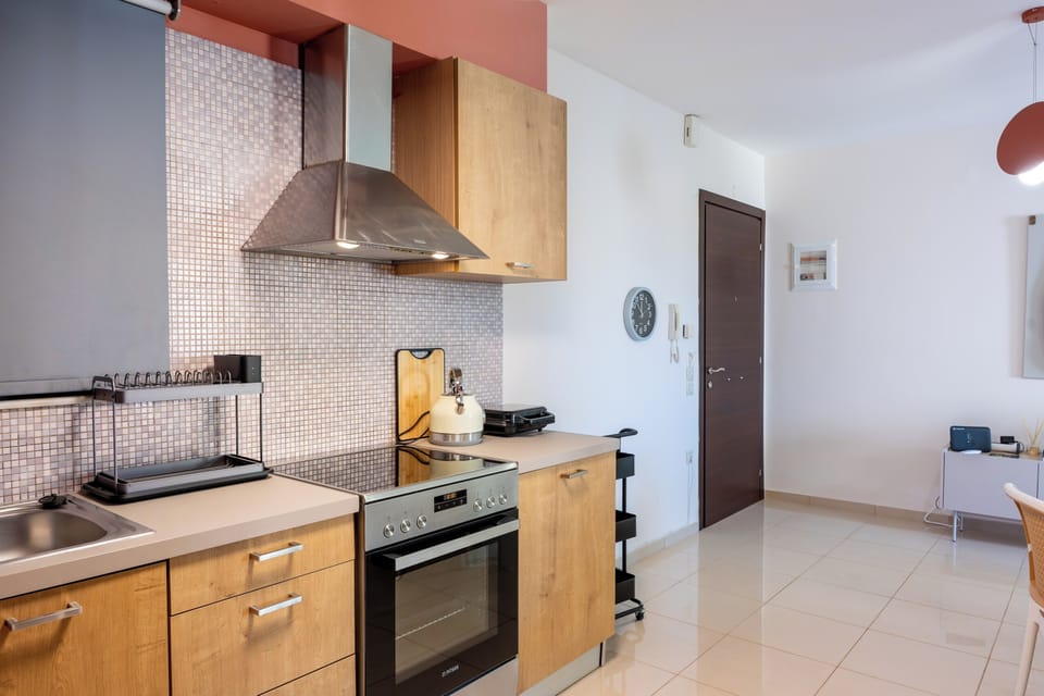 Full-size fridge, oven, stovetop, espresso maker