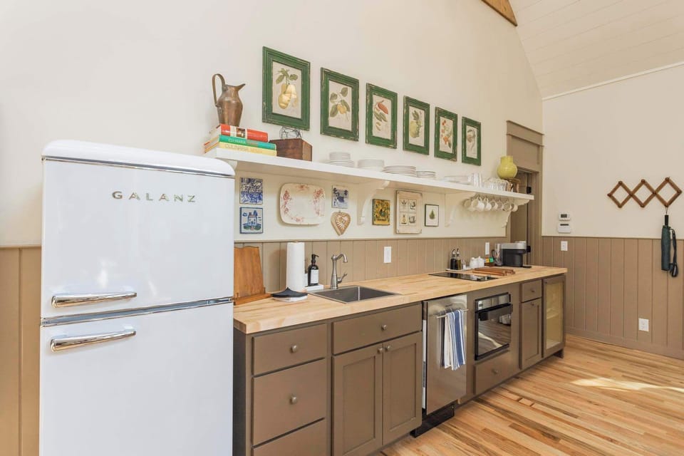 Lovely Stocked Kitchen for your Cooking Needs