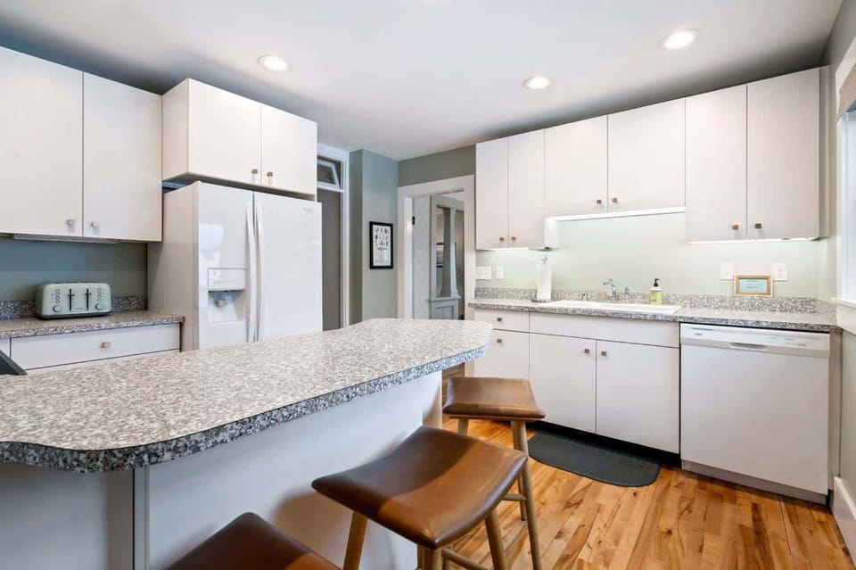 House, Multiple Beds, Patio, Garden View (Sandpiper - House & Cottage) | Private kitchen | Fridge, microwave, oven, stovetop
