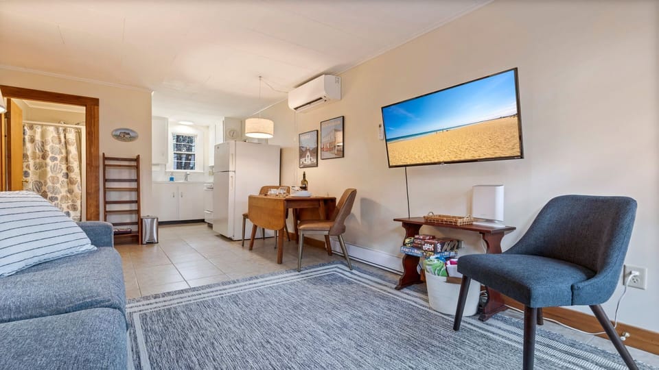 House, Multiple Beds, Patio, Garden View (Bayview Carriage House) | Living area | 42-inch flat-screen TV with digital channels