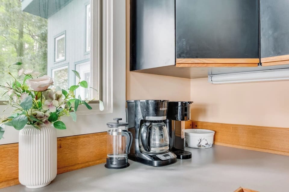 Kitchen: Brew your morning coffee with a view in this stylish, well-equipped kitchen!