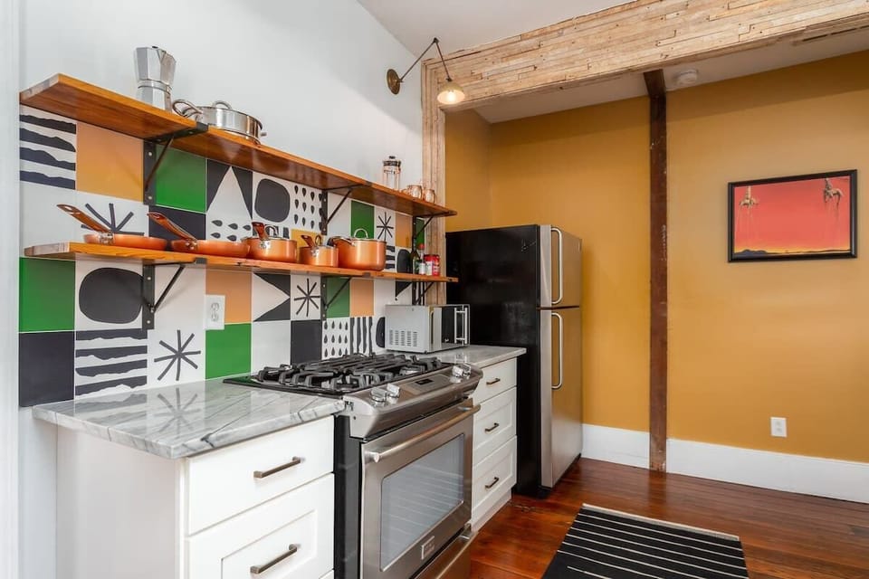 Fully equipped kitchen with everything you need to cook a meal (Unit B)