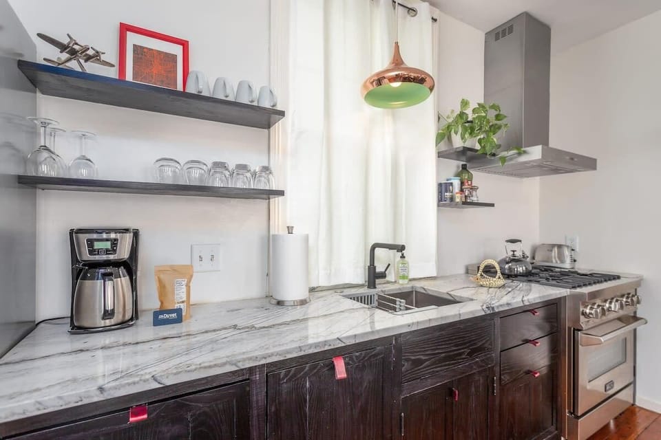 Fully equipped kitchen with everything you need to cook a meal (Unit A)