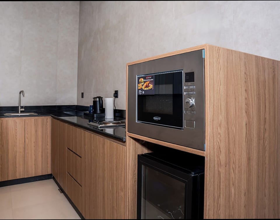 Junior Suite | Private kitchen | Microwave, electric kettle