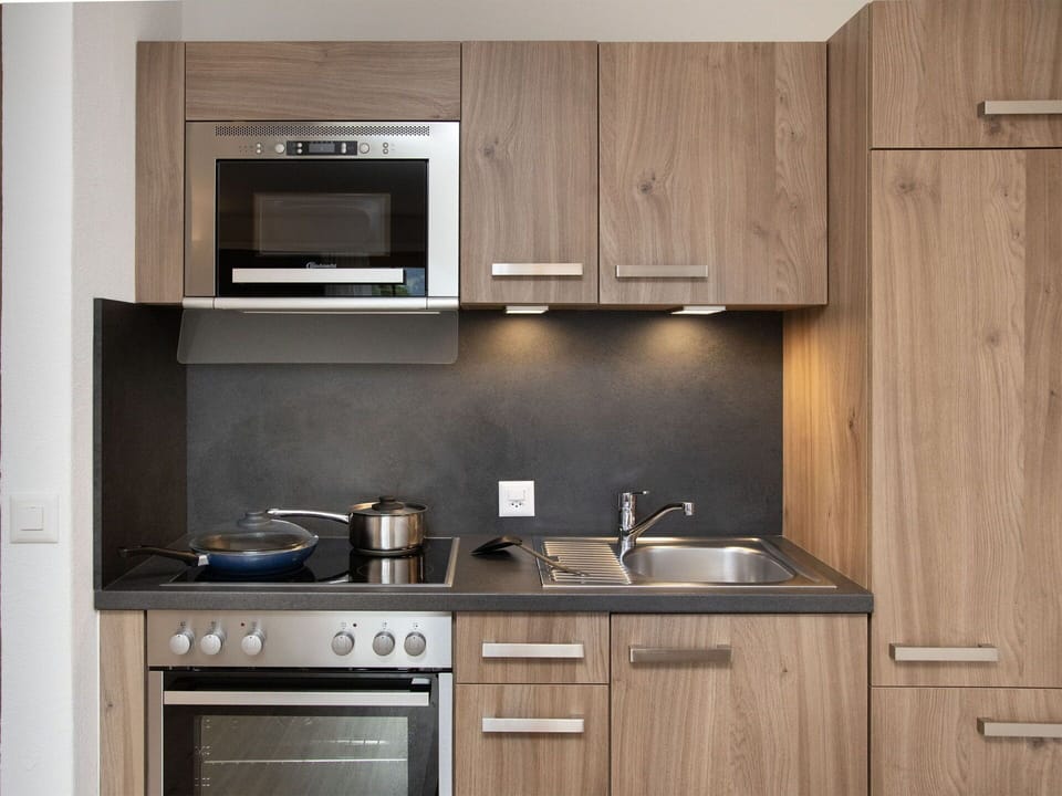 Kitchen Appliance, Kitchen, Major Appliance, Cabinetry, Home Appliance, Countertop, Furniture, Stove, Kitchen Stove, Drawer