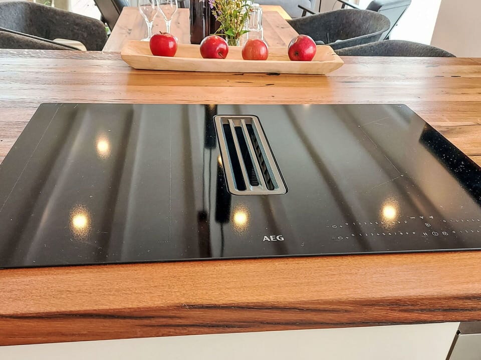 Wood, Wood Stain, Hardwood, Home Appliance, Kitchen Appliance, Kitchen, Plywood, Varnish, Countertop, Wood Flooring