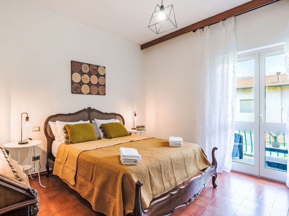 Interior Design, Bedroom, Bed, Furniture, Wall, Floor, Wood, Flooring, Bed Sheet, Ceiling