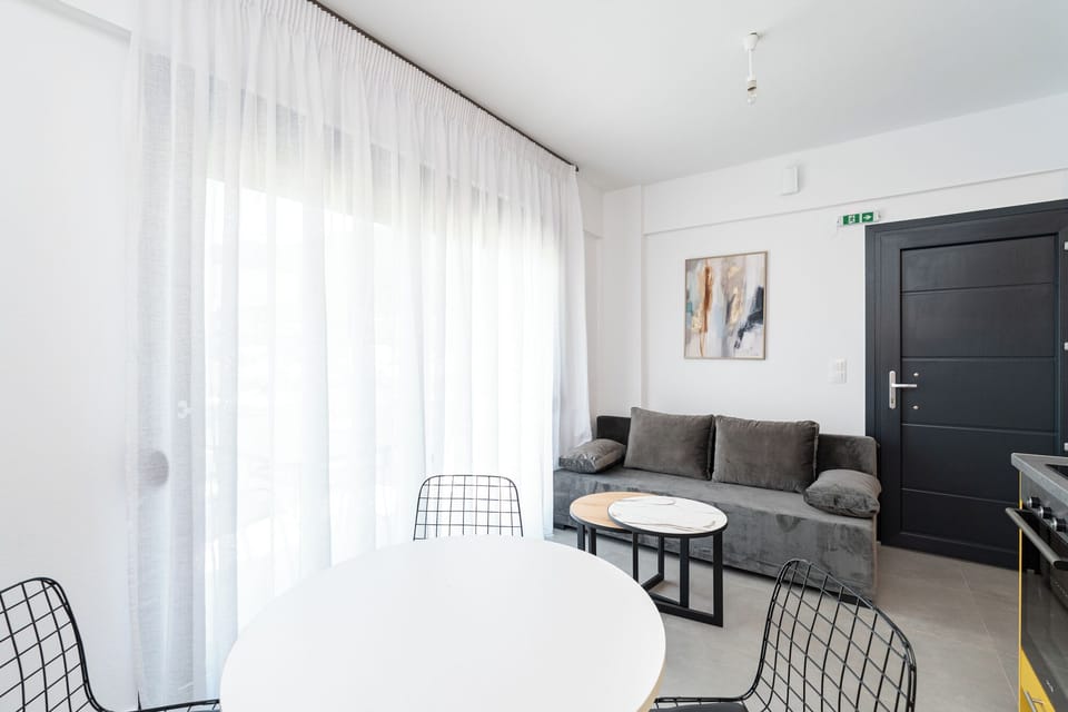 Classic Apartment, Pool View | Living area