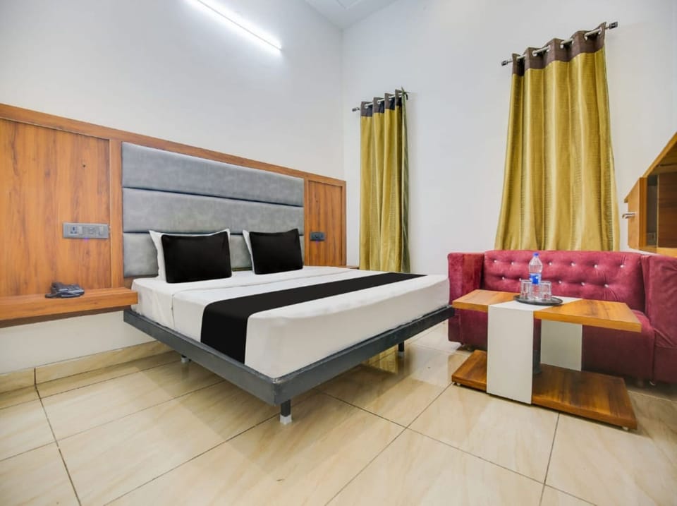Luxury Room | Rollaway beds, free WiFi, bed sheets