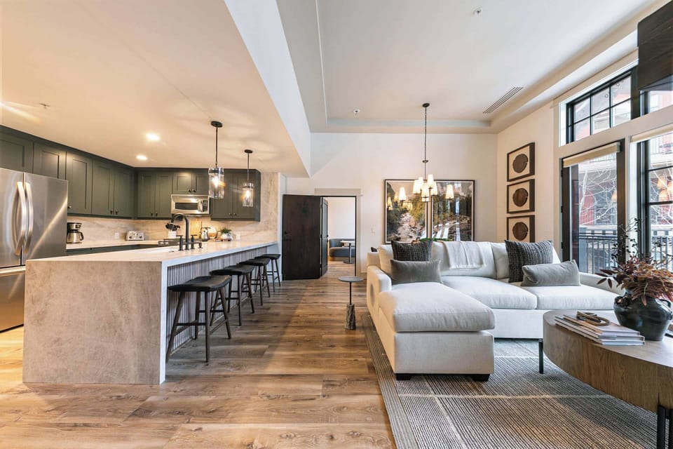 8001 Northstar Dr Unit 101-print-015-017-Interior-3360x2240-300dpi