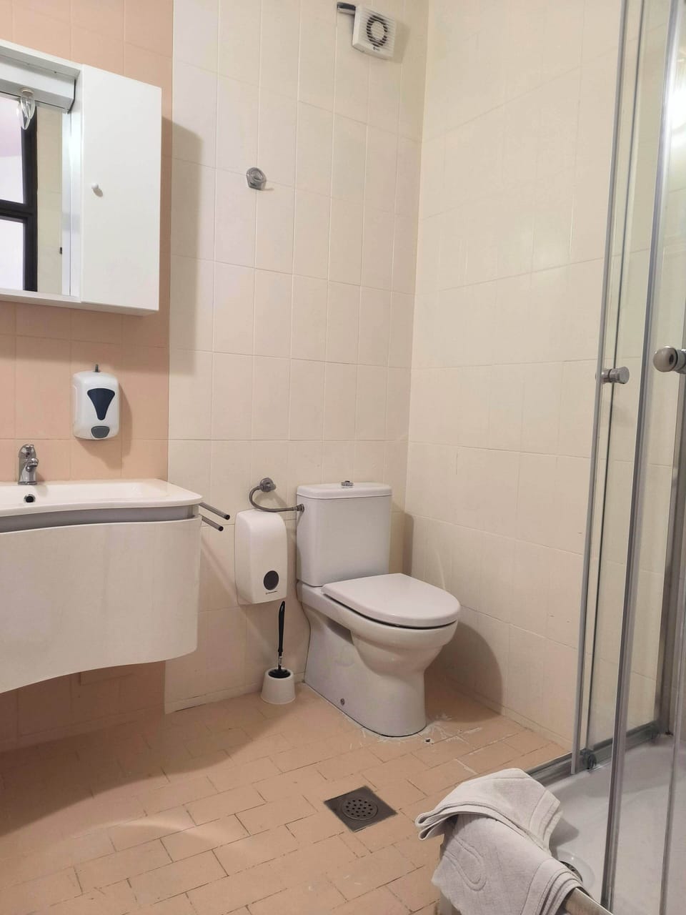 Classic Triple Room, Courtyard View | Bathroom | Shower, hair dryer, towels, soap