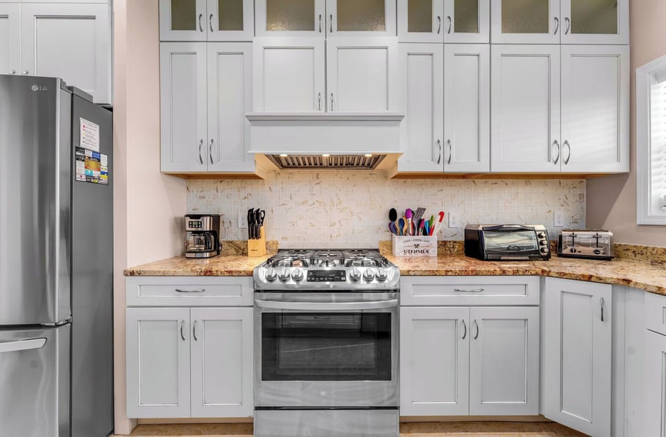 Fully stocked w/ all major appliances