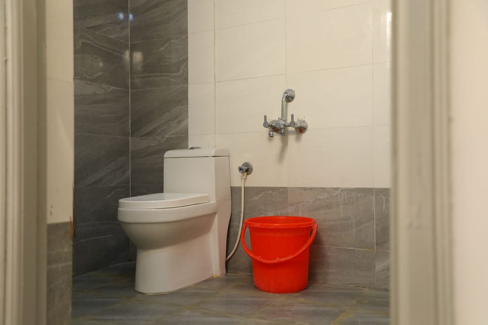 Deluxe Double Room, City View | Bathroom | Towels, soap, shampoo